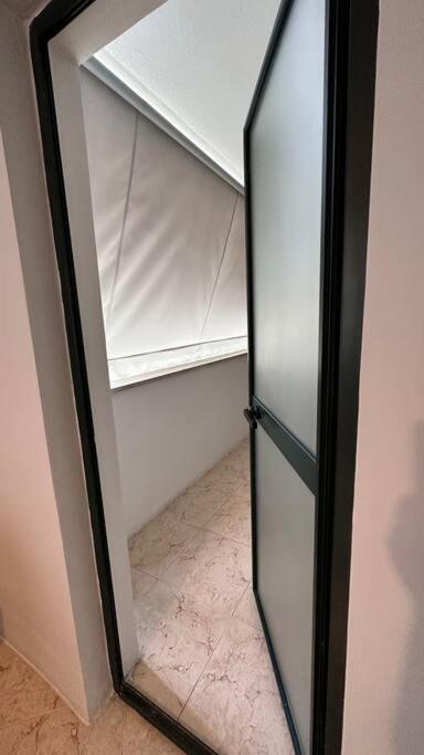 Super House Blloku - 3 Rooms Тирана Экстерьер фото