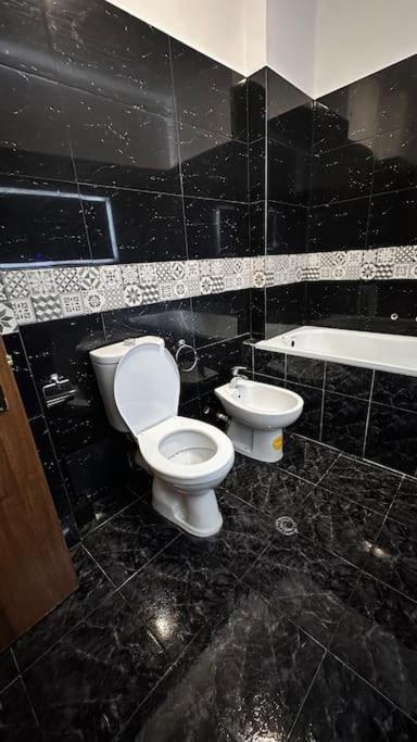 Super House Blloku - 3 Rooms Тирана Экстерьер фото