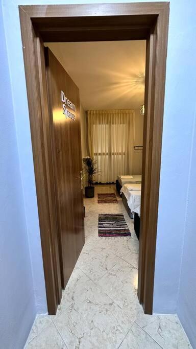 Super House Blloku - 3 Rooms Тирана Экстерьер фото