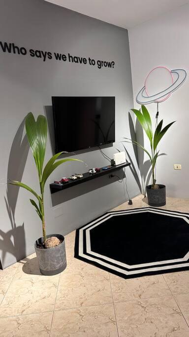 Super House Blloku - 3 Rooms Тирана Экстерьер фото